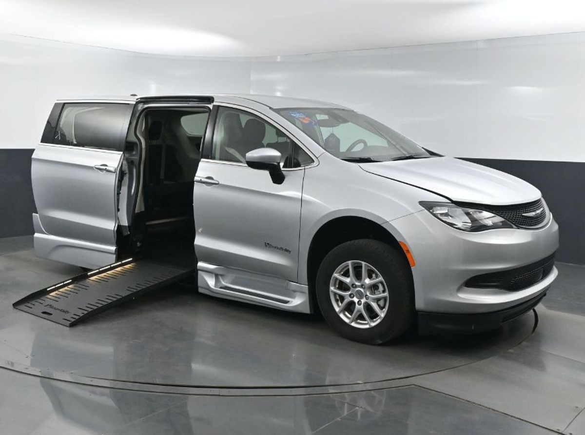2023 CHRYSLER VOYAGER - Image 2