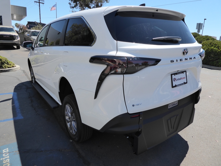 New 2026 Toyota Sienna Hybrid LE - Vantage Mobility Rear Entry Fold Out Manual Ramp