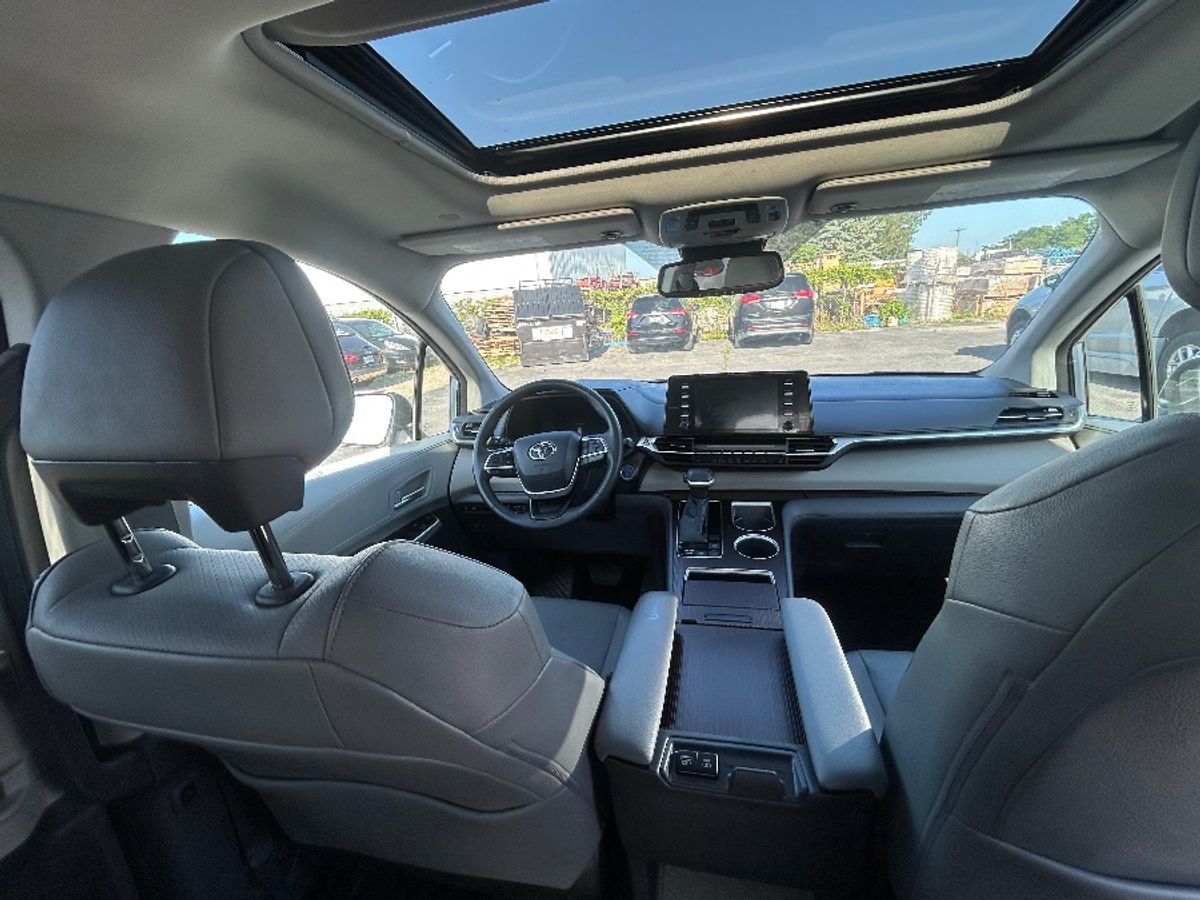 2023 TOYOTA SIENNA - Image 11