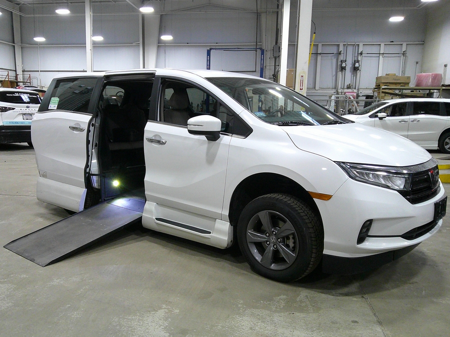 White Honda Odyssey with Side Entry Automatic In Floor ramp