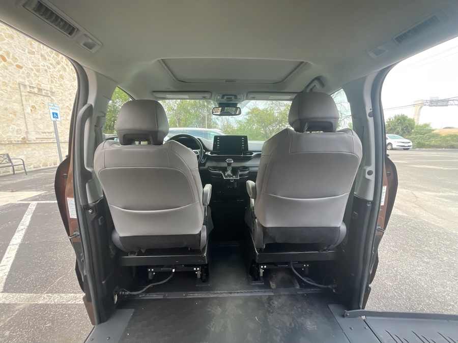 Orange Toyota Sienna image number 12
