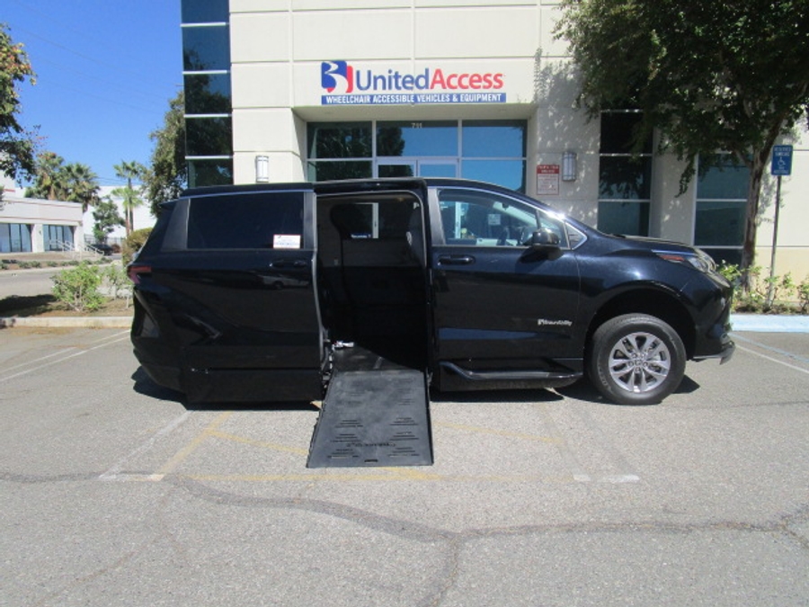 Used 2024 Toyota Sienna Hybrid LE Base - BraunAbility Side Entry Fold Out Automatic Ramp