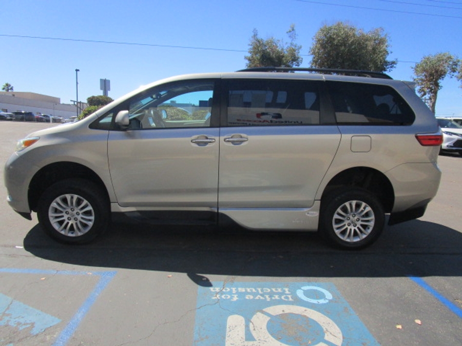 Used 2015 Toyota Sienna XLE - VMI Side Entry Entry In Floor Automatic Ramp