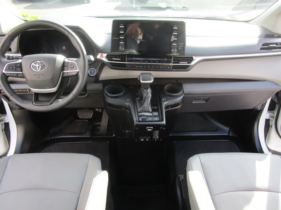 Used 2022 Toyota Sienna Hybrid XLE - BraunAbility Side Entry Entry Fold Out Automatic Ramp