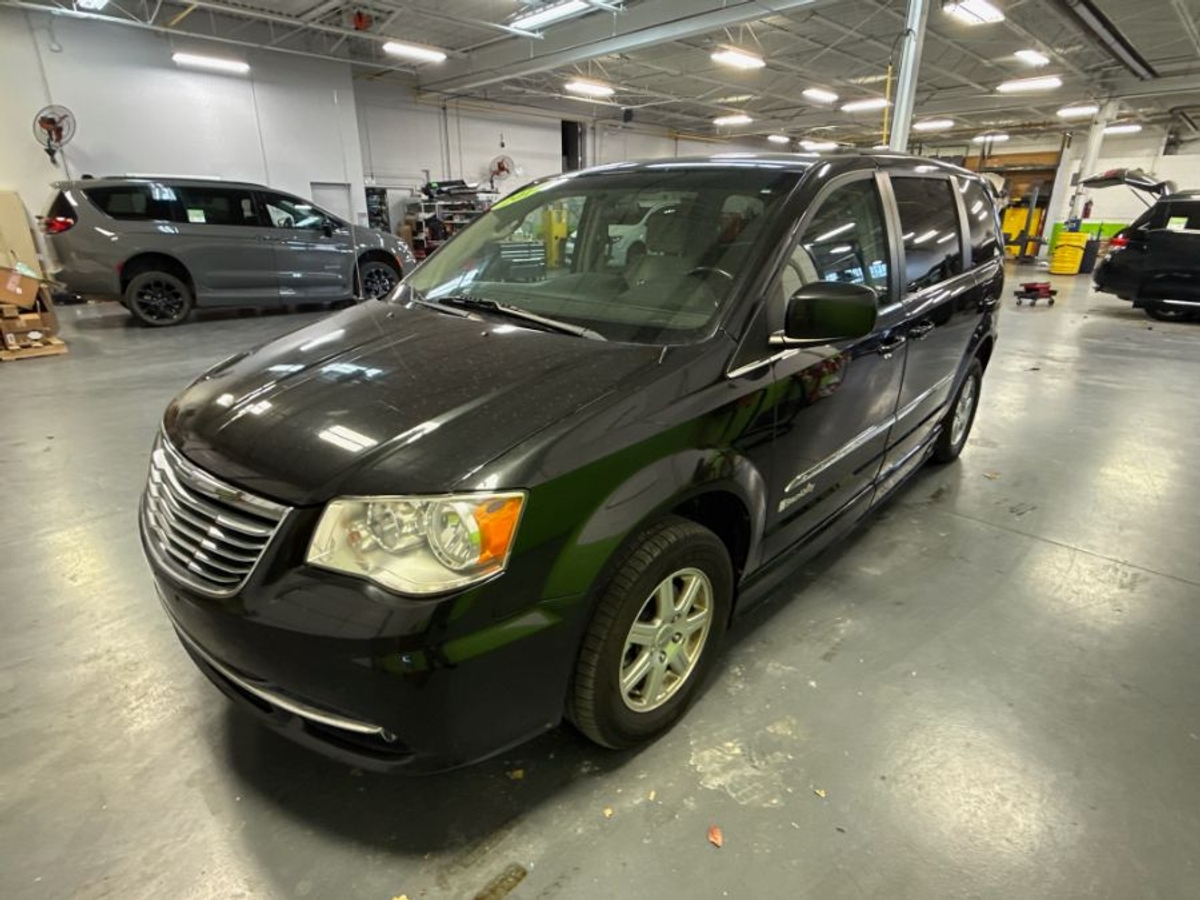 2011 CHRYSLER TOWN AND COUNTRY - Image 10