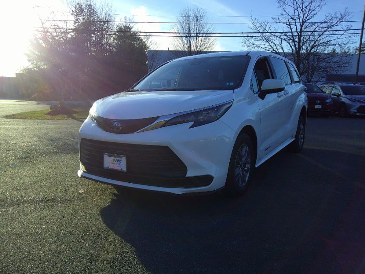 2025 TOYOTA SIENNA - Image 6