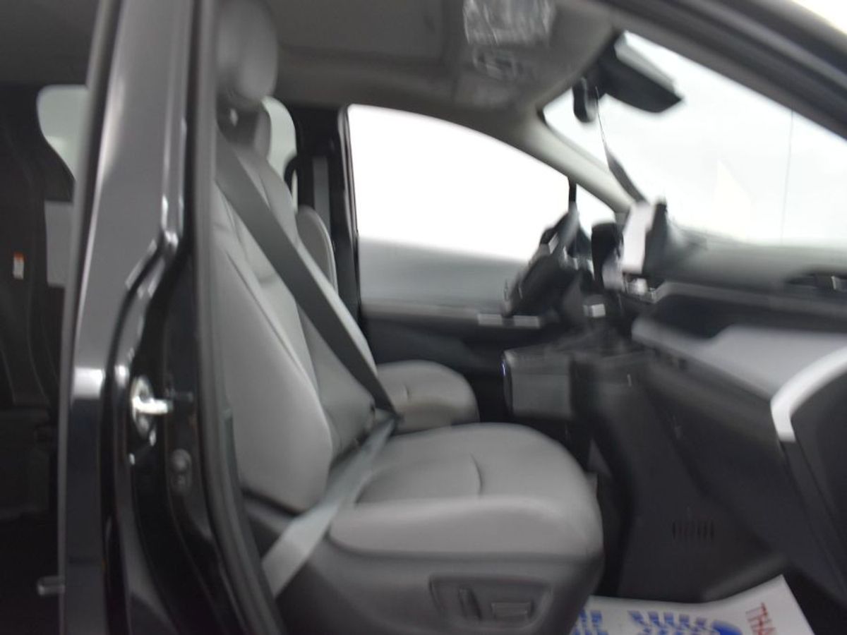 2025 TOYOTA SIENNA - Image 9