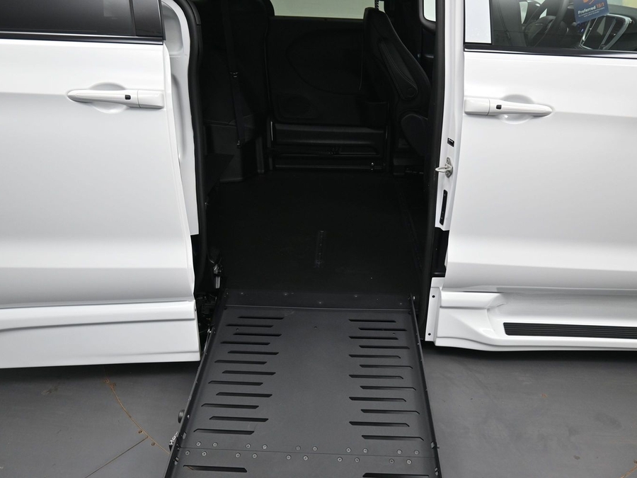 New 2027 Chrysler Pacifica Select Sport - BraunAbility Side Entry Fold Out Automatic Ramp