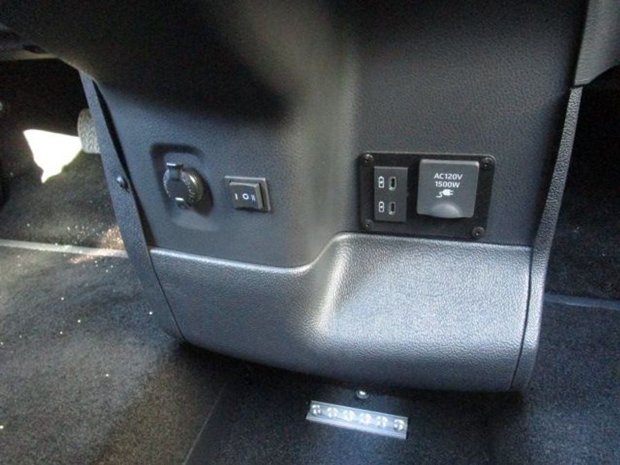 New 2025 Toyota Sienna Hybrid XSE Sport - VMI Side Entry Entry In Floor Automatic Ramp