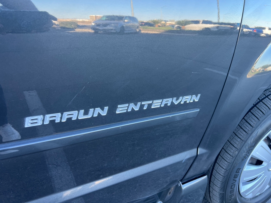 Used 2011 Dodge Grand Caravan Express -  Side Entry Entry Fold Out Manual Ramp