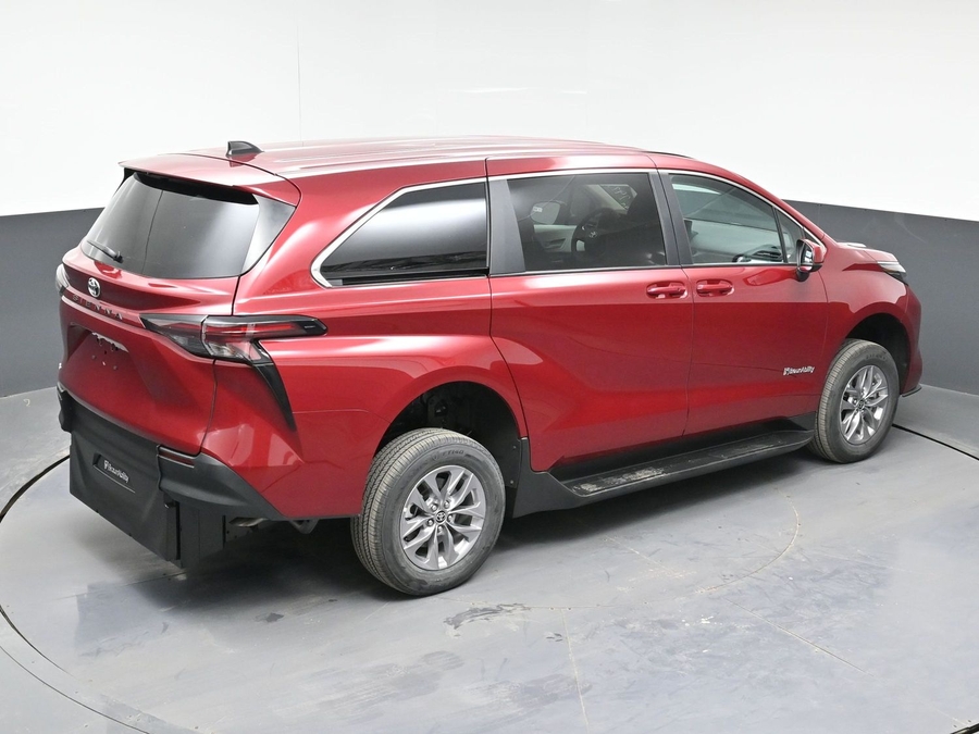 New 2026 Toyota Sienna Hybrid LE - BraunAbility Commercial Rear Entry Entry Fold Out Manual Ramp