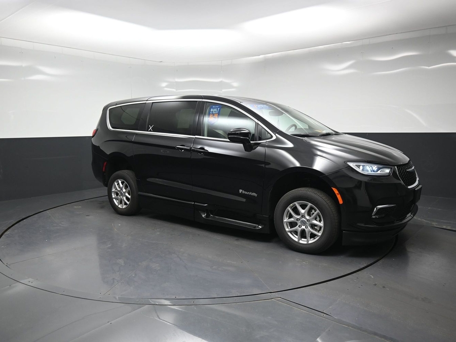 Used 2024 Chrysler Pacifica Touring L - BraunAbility Side Entry Fold Out Automatic Ramp