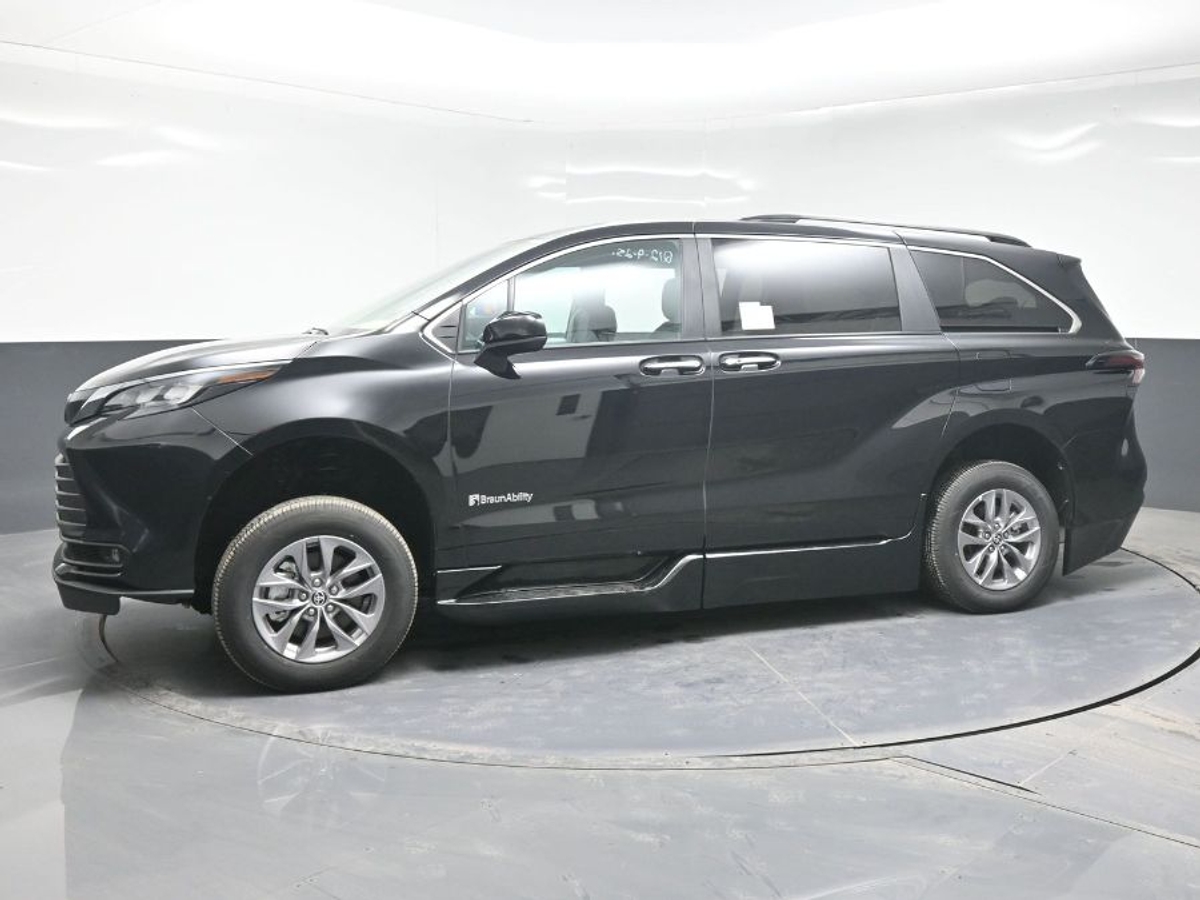 2025 TOYOTA SIENNA - Image 16