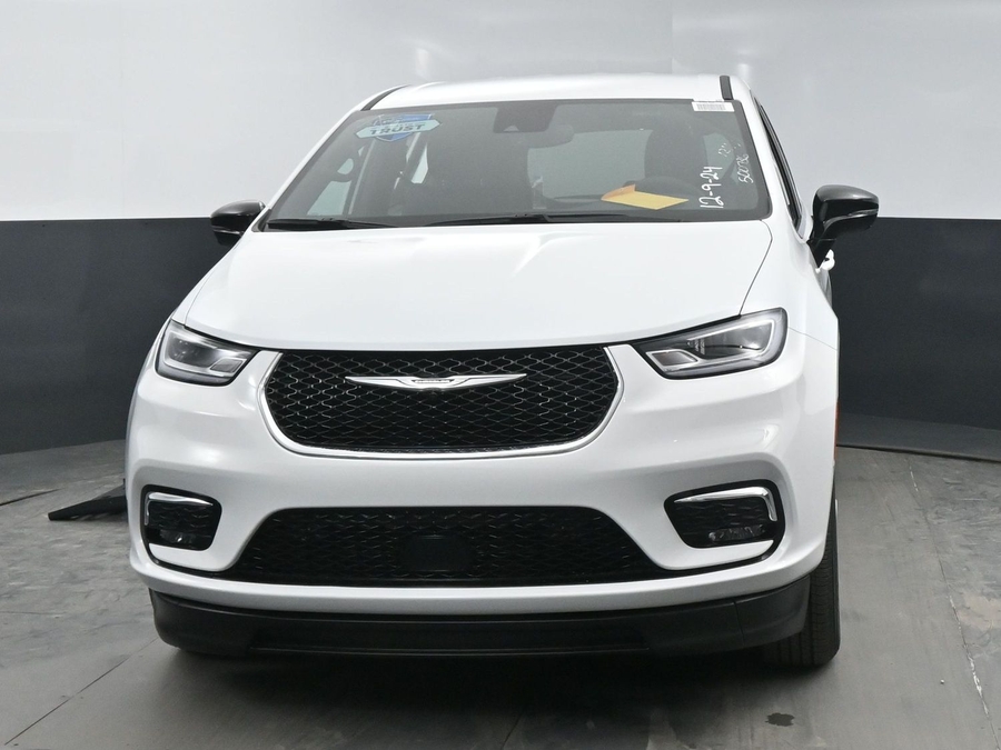 Used 2025 Chrysler Pacifica Select Safety - BraunAbility Side Entry Fold Out Automatic Ramp