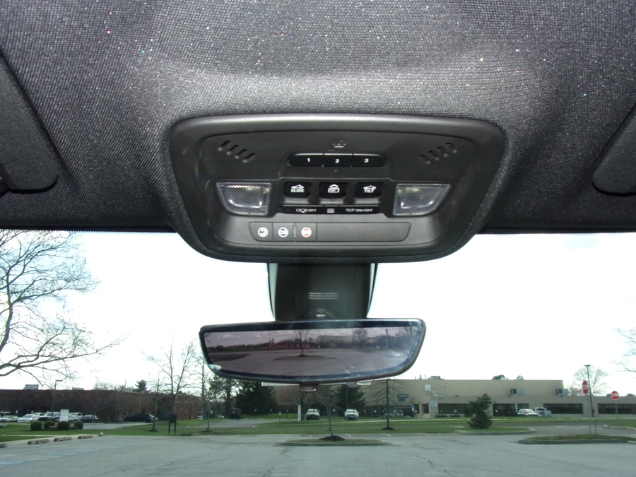 Black Chevrolet Traverse image number 13