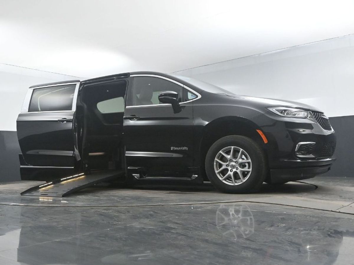 2025 CHRYSLER PACIFICA - Image 10