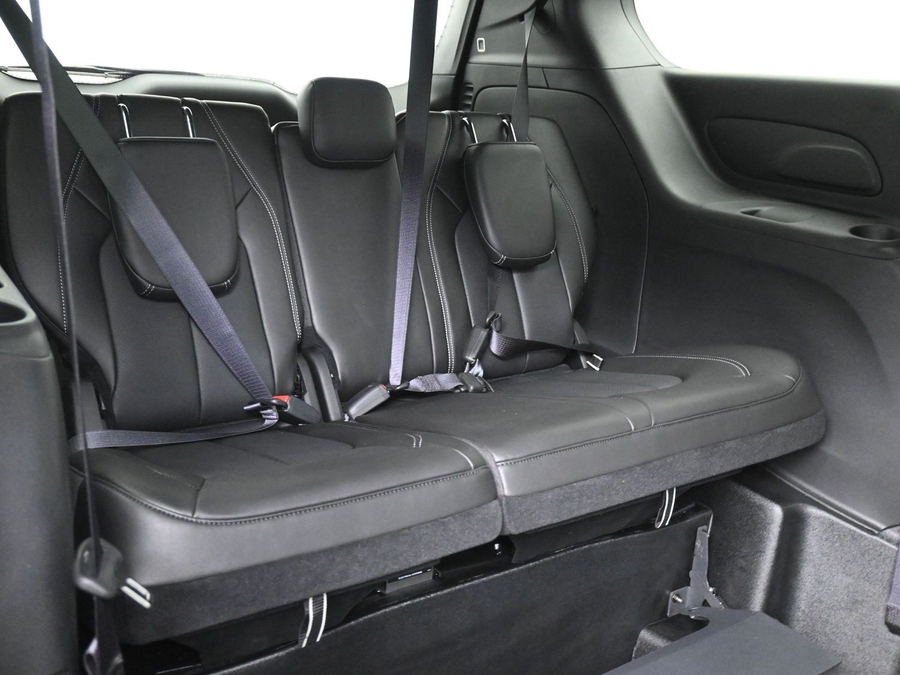 Black Chrysler Pacifica image number 7