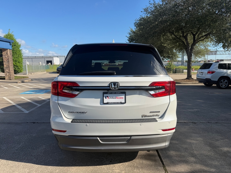 Used 2022 Honda Odyssey Touring - BraunAbility Side Entry In Floor Automatic Ramp