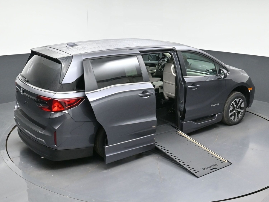 Grey Honda Odyssey image number 19