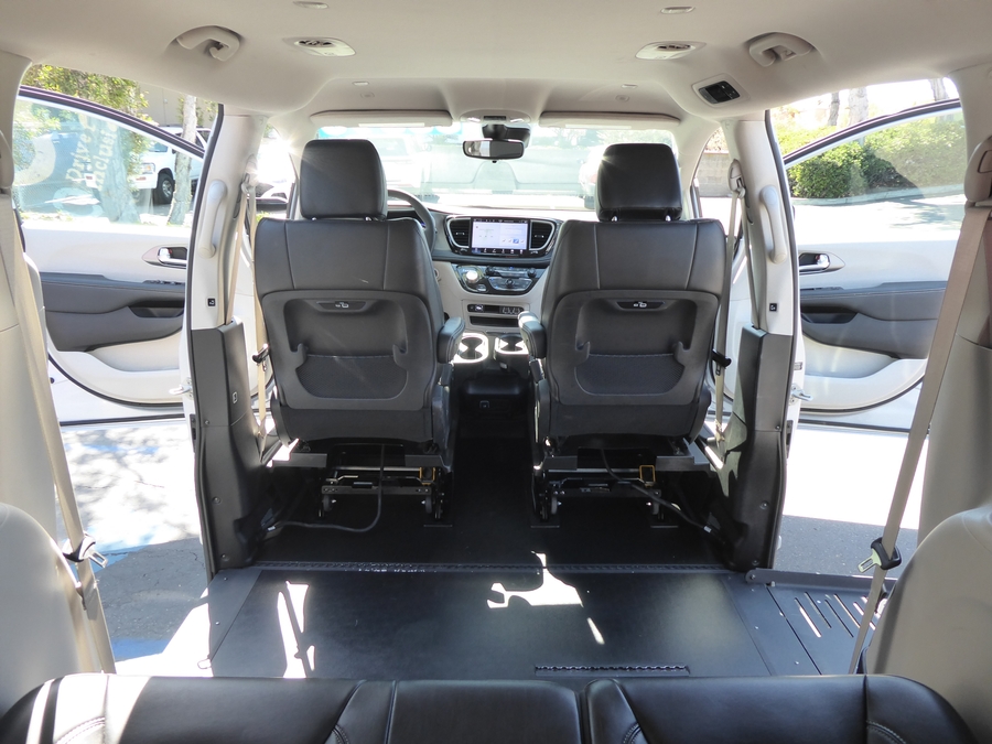2023 Chrysler Pacifica Touring L - Photo 27