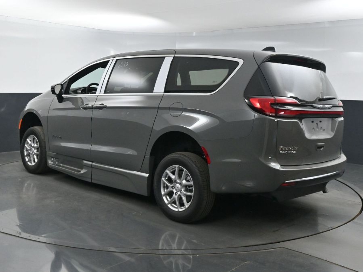 2025 CHRYSLER PACIFICA - Image 5