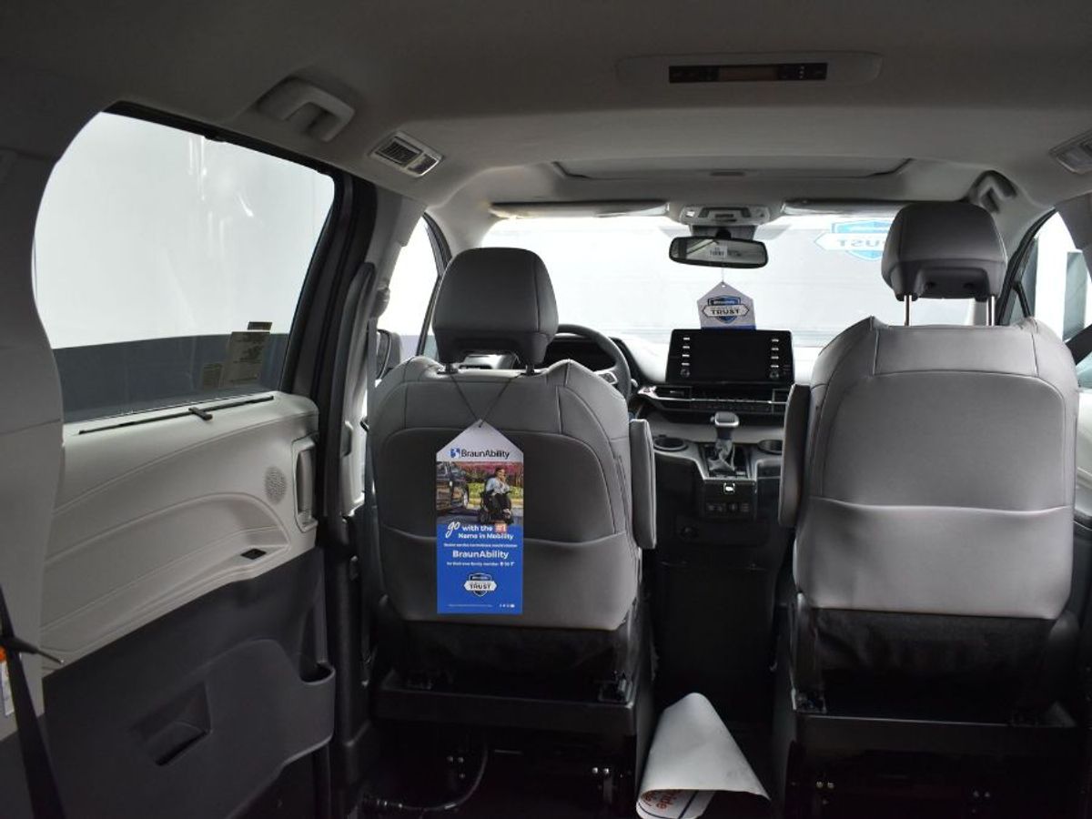 2024 TOYOTA SIENNA - Image 6