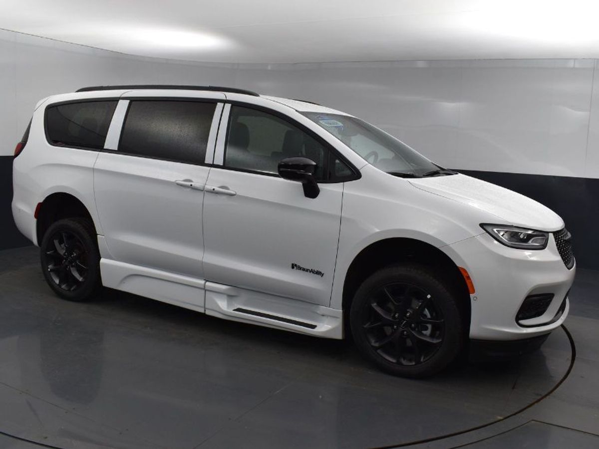 2024 CHRYSLER PACIFICA - Image 8