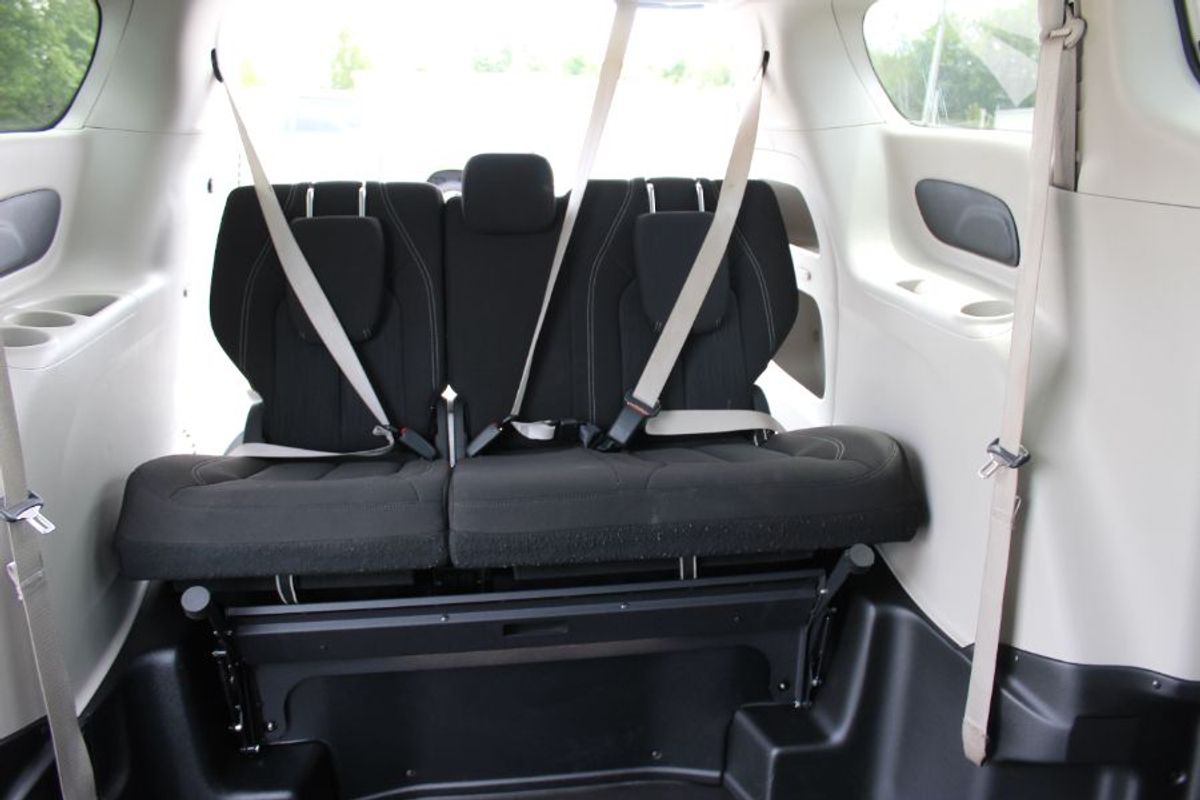 2023 CHRYSLER VOYAGER - Image 13