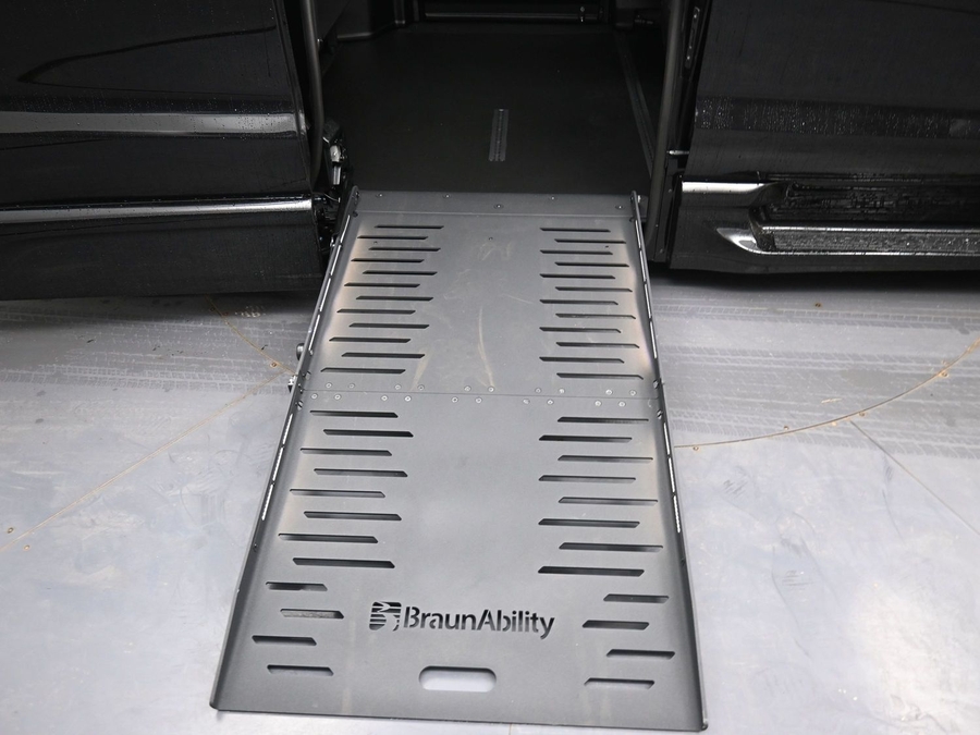 New 2026 Chrysler Pacifica Select Sport - BraunAbility Side Entry Entry Fold Out Automatic Ramp