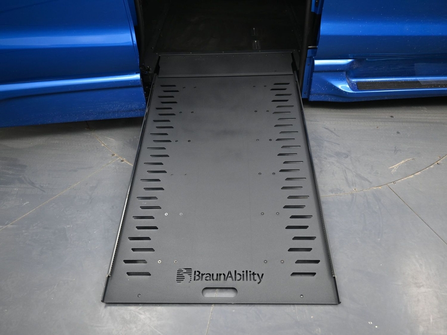New 2026 Chrysler Pacifica Select Safety - BraunAbility Side Entry Entry In Floor Automatic Ramp