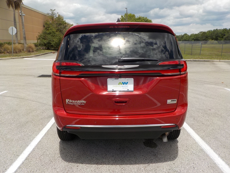 Red Chrysler Pacifica image number 28
