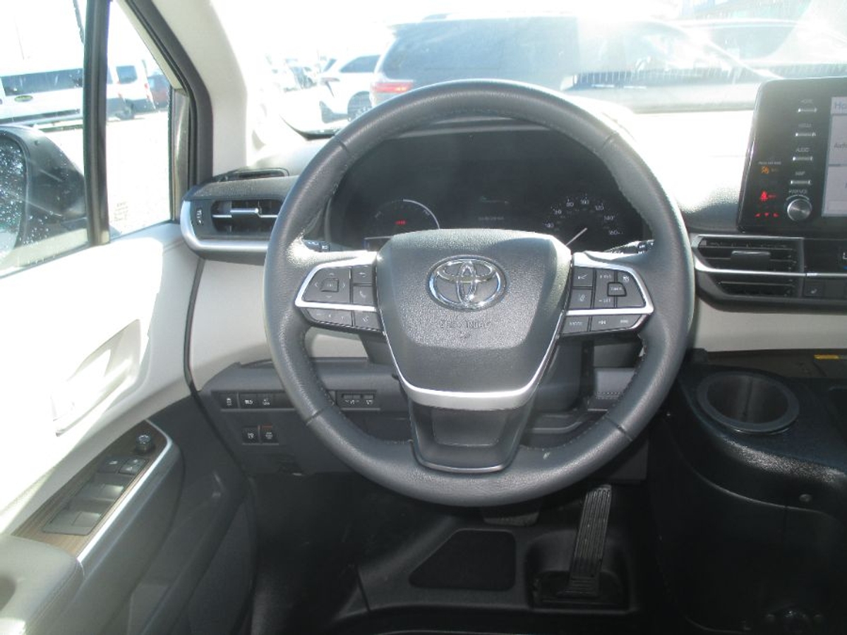 2024 TOYOTA SIENNA - Image 6