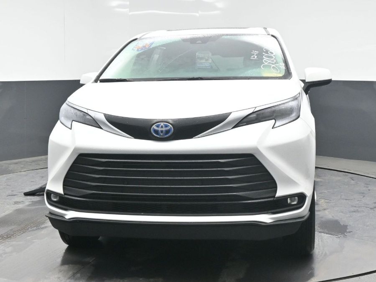 2025 TOYOTA SIENNA - Image 2