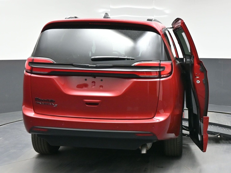 Red Chrysler Pacifica image number 5