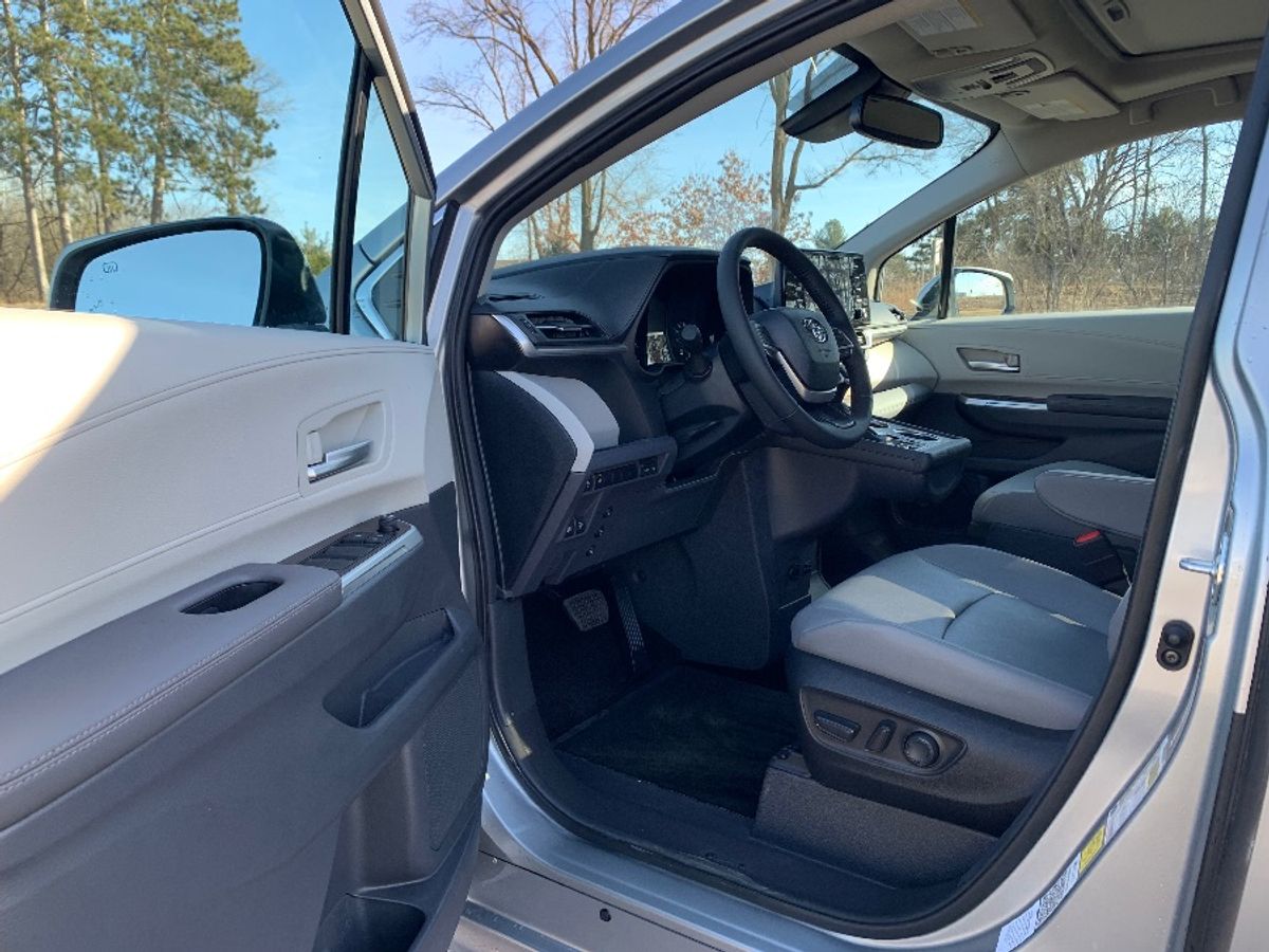 2024 TOYOTA SIENNA - Image 3