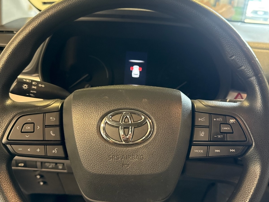 Black Toyota Sienna image number 14