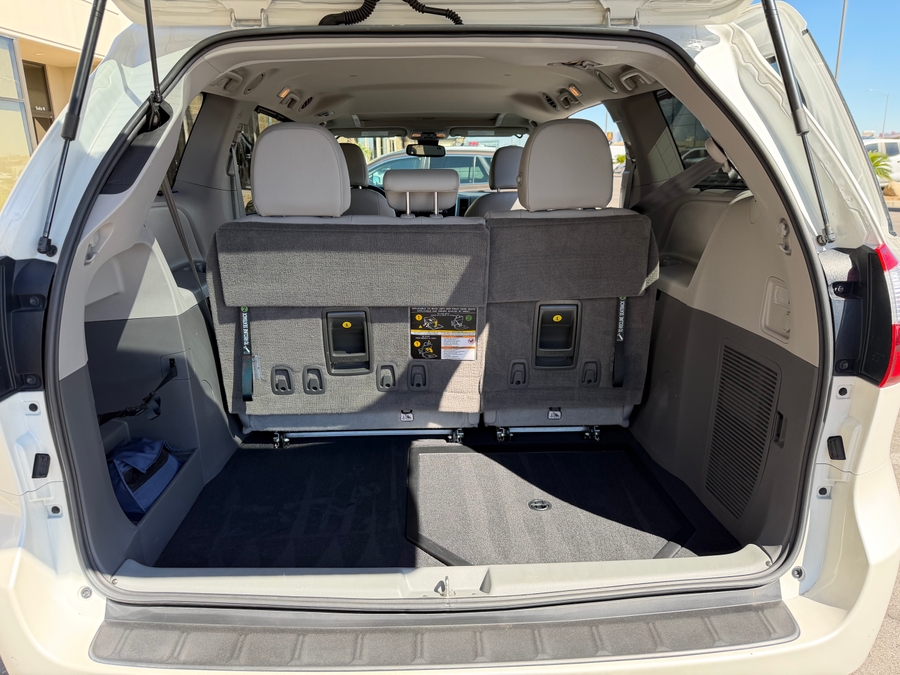 Used 2018 Toyota Sienna XLE - BraunAbility Side Entry Fold Out Automatic Ramp