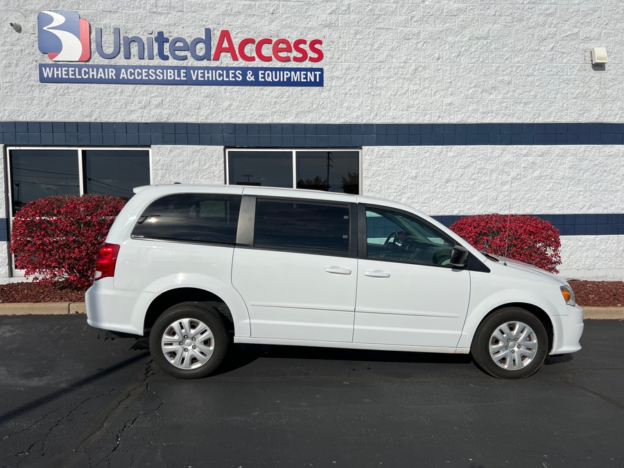 Used 2017 Dodge Grand Caravan SE - International Mobility Rear Entry Entry Fold Out Manual Ramp