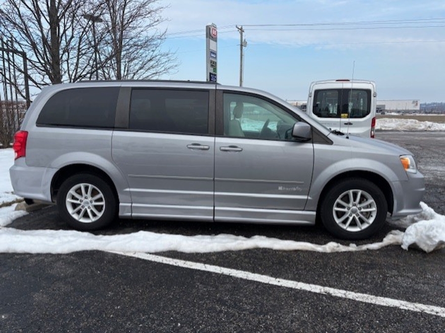 Used 2016 Dodge Grand Caravan SXT - BraunAbility Side Entry Entry Fold Out Automatic Ramp