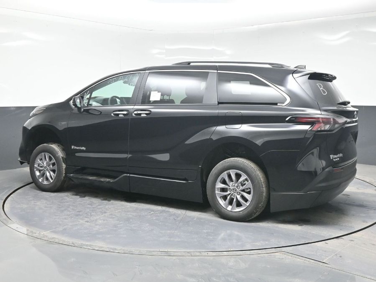 2025 TOYOTA SIENNA - Image 4