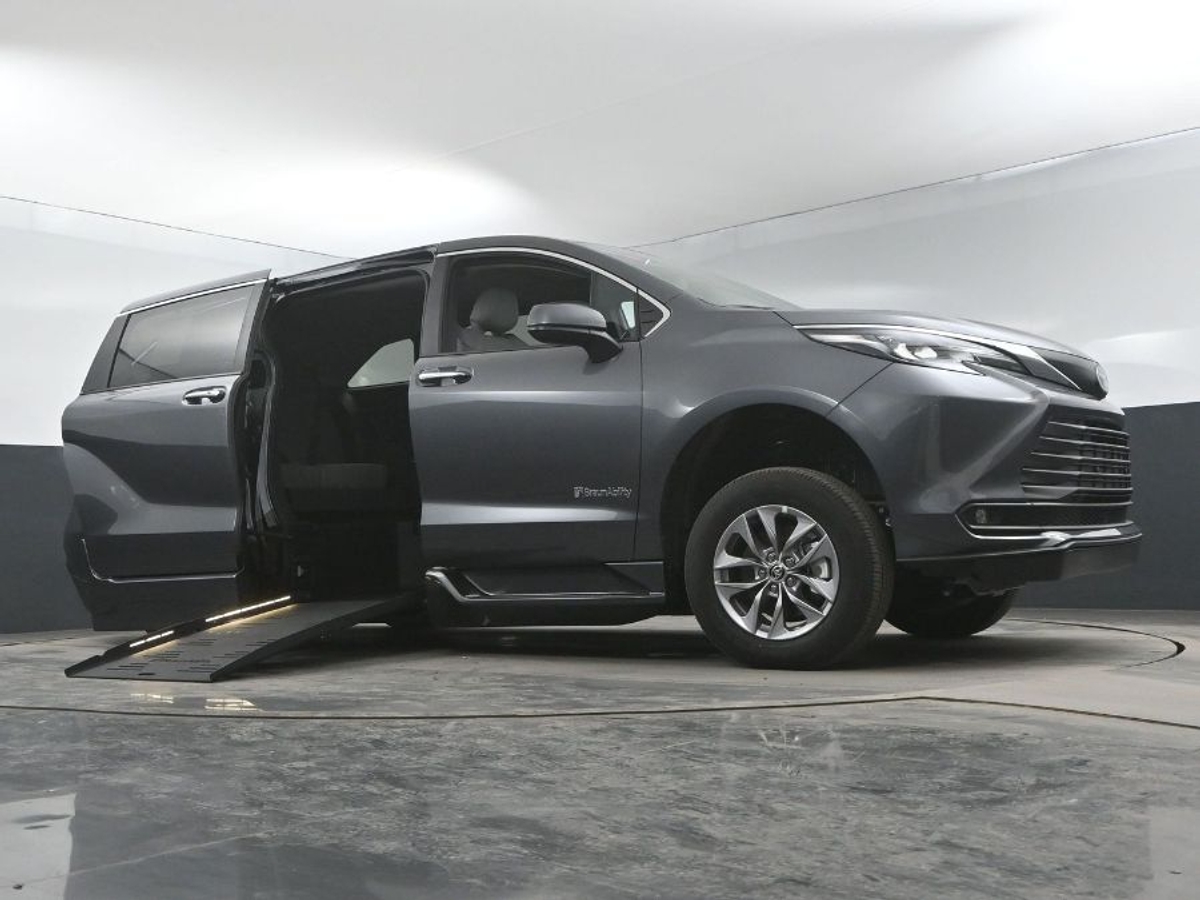 2025 TOYOTA SIENNA - Image 19