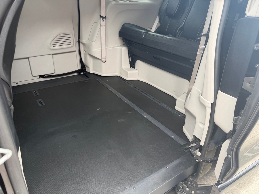 Used 2022 Chrysler Pacifica Touring L - BraunAbility Side Entry Entry In Floor Automatic Ramp