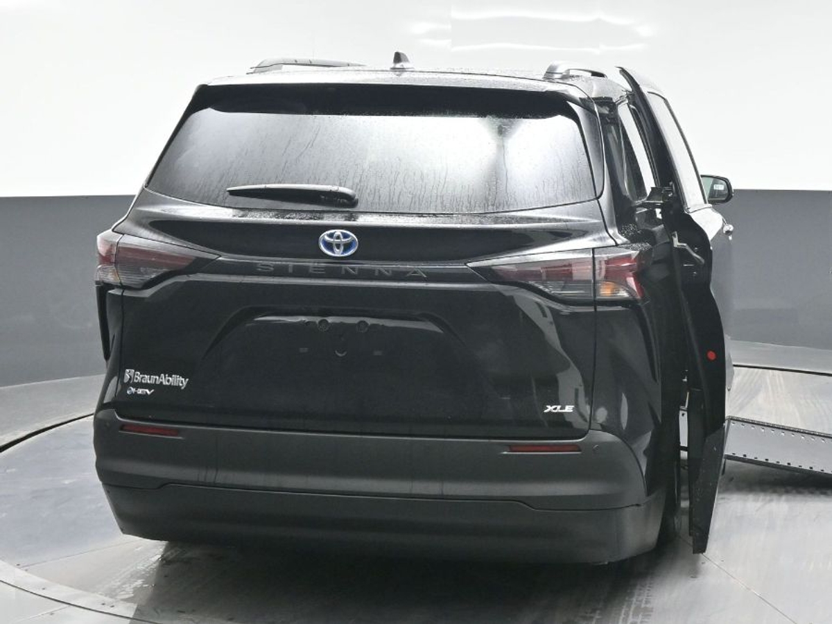 Black Toyota Sienna image number 2
