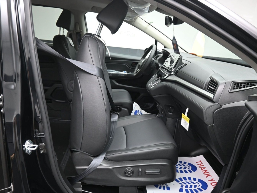 Black Honda Odyssey image number 8