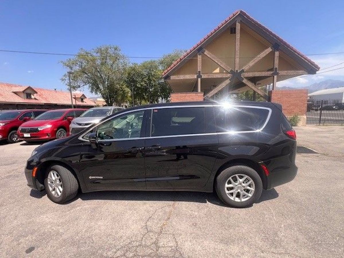 2024 CHRYSLER PACIFICA - Image 2