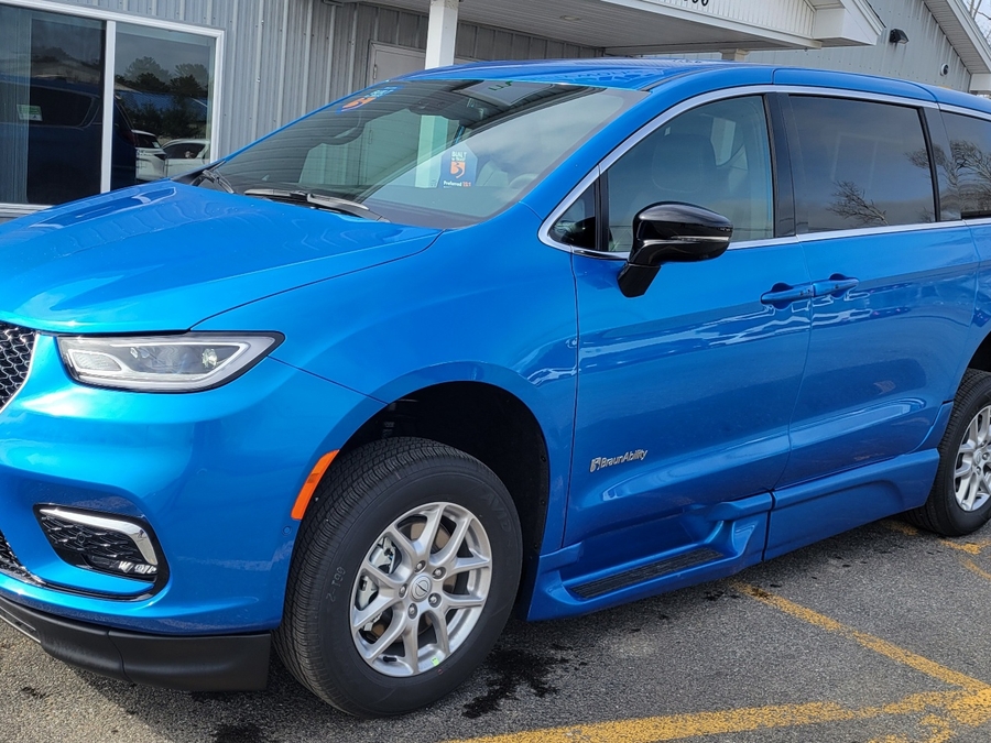 Blue Chrysler Pacifica image number 2