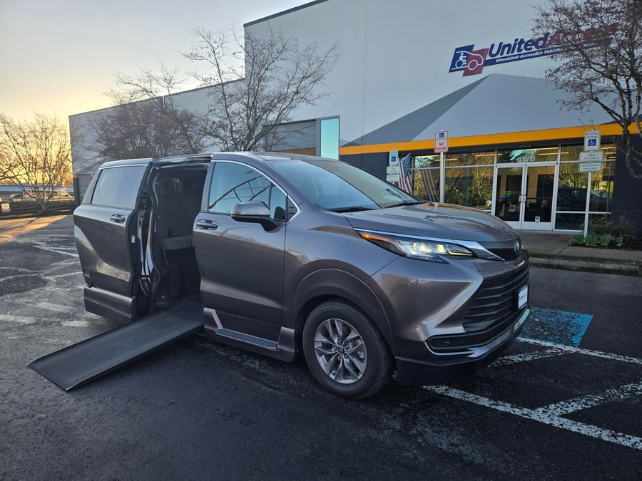 Used 2022 Toyota Sienna Hybrid LE - VMI Side Entry Entry In Floor Automatic Ramp