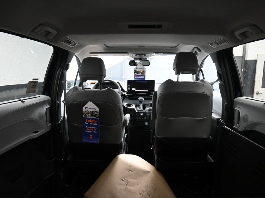 New 2025 Toyota Sienna Hybrid XLE Plus - BraunAbility Side Entry Entry Fold Out Automatic Ramp