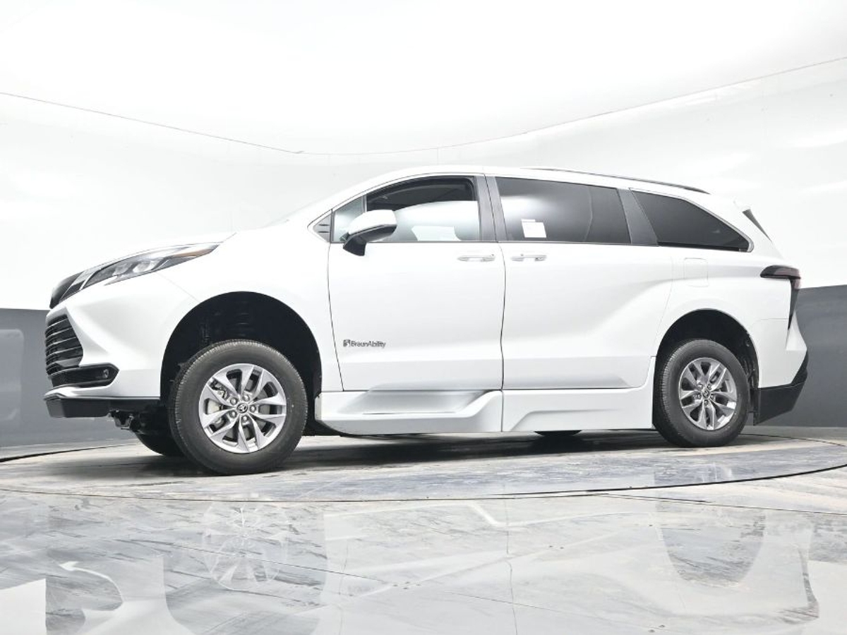 2025 TOYOTA SIENNA - Image 19