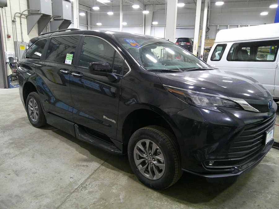 Black Toyota Sienna image number 9